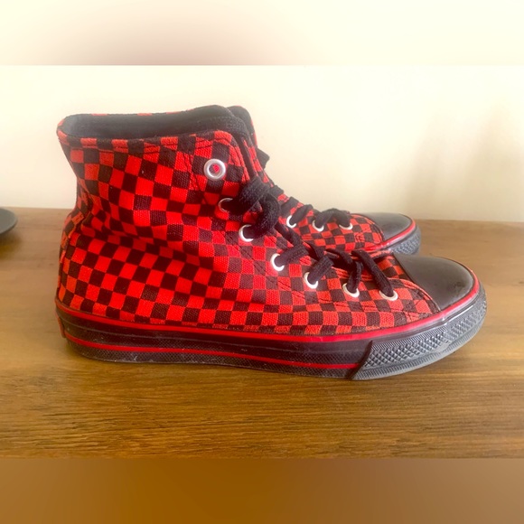 Sneakers. - Picture 1 of 5